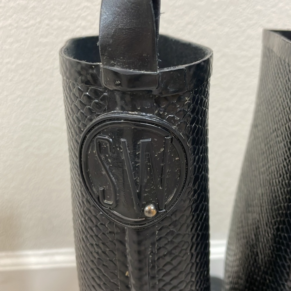 Stuart Weitzman black rubber snake embossed rain boots size 7 - Picture 4 of 8